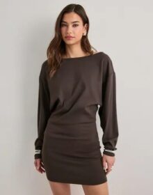 Nelly Ruskea – Perfect Batsleeve Dress