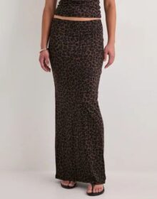 Nelly Ruskea – Perfect low waist printed skirt