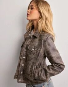 Nelly Ruskea – PU Trucker Jacket