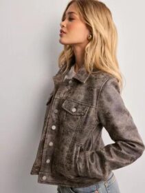 Nelly Ruskea – PU Trucker Jacket