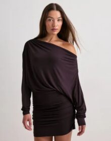 Nelly Ruskea – Slouchy Ruche Dress