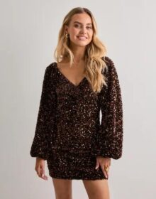 Nelly Ruskea – Sparkle Heartshaped Dress