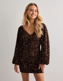 Nelly Ruskea – Sparkle Heartshaped Dress