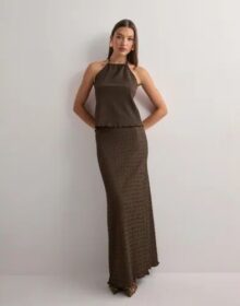 Nelly Ruskea – Stunning Structure Maxi Skirt