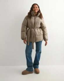 Nelly Ruskea – Volume Precious Puffer Jacket