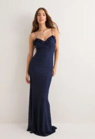 Nelly Sininen – Lovely Lace Dress