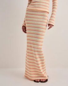 Nelly Vaaleanpunainen – In Love Maxi Skirt