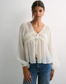 Nelly Valkoinen – Effortless Crincle Blouse