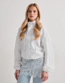 Nelly Valkoinen – Lace Mini Skirt