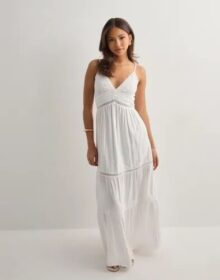 Nelly Valkoinen – Maxi Lace Insert Dress
