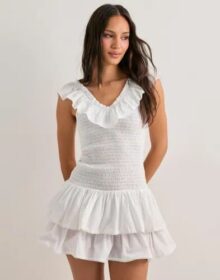Nelly Valkoinen – Smock Flounce Dress