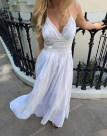 Nelly Valkoinen – That Extra Dress