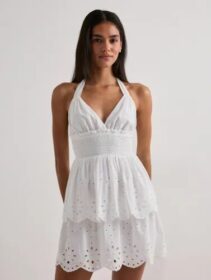 Nelly Valkoinen – Tied Embroidered Dress