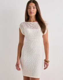 Nelly Valkoinen – Wonderful Lace Dress