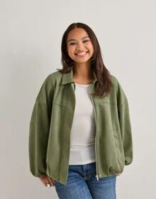 Nelly Vihreä – Puffy Pleat Brushed Jacket