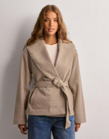 Only Beige – Onlaugusta Life Short Coat Otw Noos