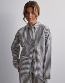 Only Harmaa – Onlsaga Ls Stripe Shirt Wvn Cs