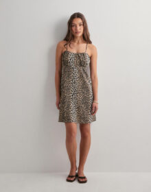 Only Kuviollinen – Onlnova Life Elite Alexis Dress Aop