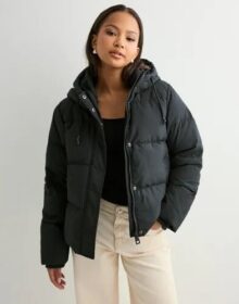 Only Musta – Onlalice Short Down Jacket Noos Otw