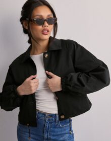 Only Musta – Onleja Orchid Jacket Cc Otw