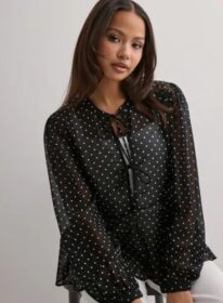 Only Musta – Onlisabella Ls String Top Wvn
