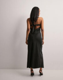 Only Musta – Onljane Life Tube Ankle Dress Cs Pt