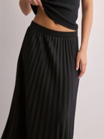 Only Musta – Onlmelisa Plisse Skirt Jrs