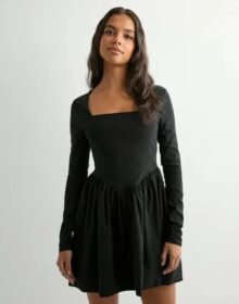 Only Musta – Onlmenia Ls Balloon Short Dress Wvn