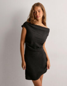 Only Musta – Onlmette Offsholder Dress Wvn