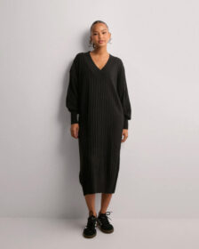 Only Musta – Onlnew Tessa L/S Midi V Dress Knt N