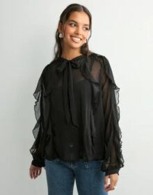 Only Musta – Onltaryn Ls Romantic Ruffle Blouse