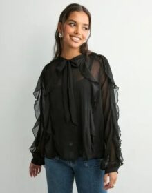 Only Musta – Onltaryn Ls Romantic Ruffle Blouse