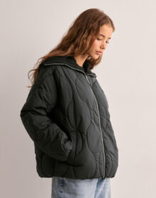 Only Musta – Onlvanora Quilted Jacket Otw