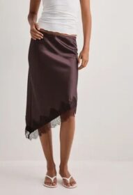 Only Ruskea – Onlfaraya Satin Lace Skirt Wvn