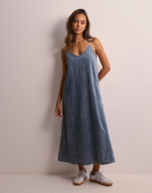 Only Sininen – Onldia Sl Cut Dnm Dress YOK344