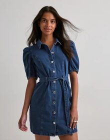 Only Sininen – Onlvibbe Ss Belt Dnm Dress Mbd Noos