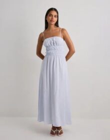Only Sininen – Onlwarsila Long Strap Smock Dress W