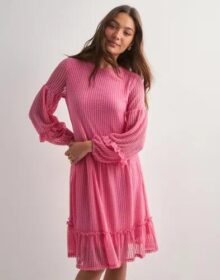 Only Vaaleanpunainen – Onlnaja L/S Baloon Dress Cs Jrs