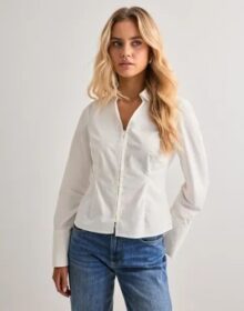 Only Valkoinen – Onlbeya Ls Fitted Hook Shirt Wvn