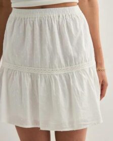Only Valkoinen – Onldeffie Dobby Short Skirt Wvn
