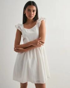 Only Valkoinen – Onldeffie Ss Dobby Short Dress Wvn