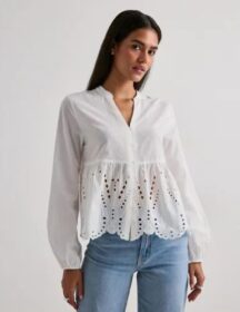 Only Valkoinen – Onldewina Ls V-Neck Anglaise Shirt