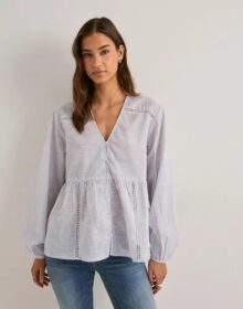 Only Valkoinen – Onlnora L/S V-Neck Shirt Noos Wvn