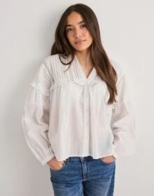 Only Valkoinen – Onlriez L/S Open Neck Brod Top Wvn