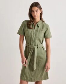 Only Vihreä – Onlsilla S/S Zip Belt Short Dr