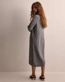 Pieces Harmaa – Pcmaggy Ls Knit Dress Noos Bc
