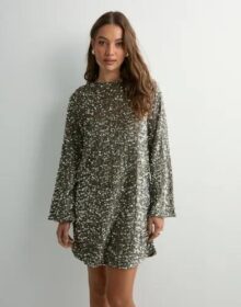 Pieces Hopea – Pckam Ls Deep Back Bow Dress Jrs No