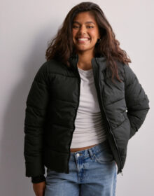Pieces Musta – Pcbee New Short Puffer Jacket Noos