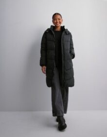 Pieces Musta – Pcjamilla Long Puffer Jacket Noos B