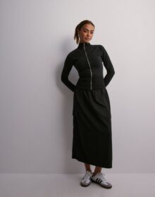 Pieces Musta – Pcjobina Mw Midi Cargo Skirt Mm